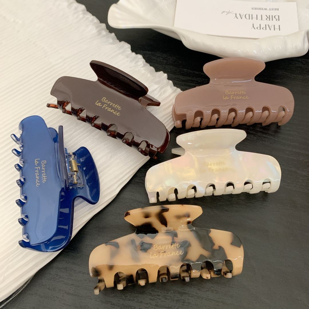 Hvorfor er den 8,3 cm franske retro-celluloseacetathaj-kloklemme et must-have for moderne hårtilbehørsmærker?